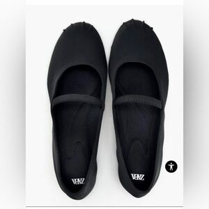 Zara Women's Classic Black Flats